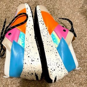 Fun colored shoes fit like 8-8.5. Very light and brand new !